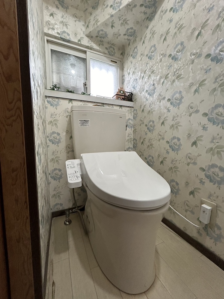 トイレの便座取替工事 画像