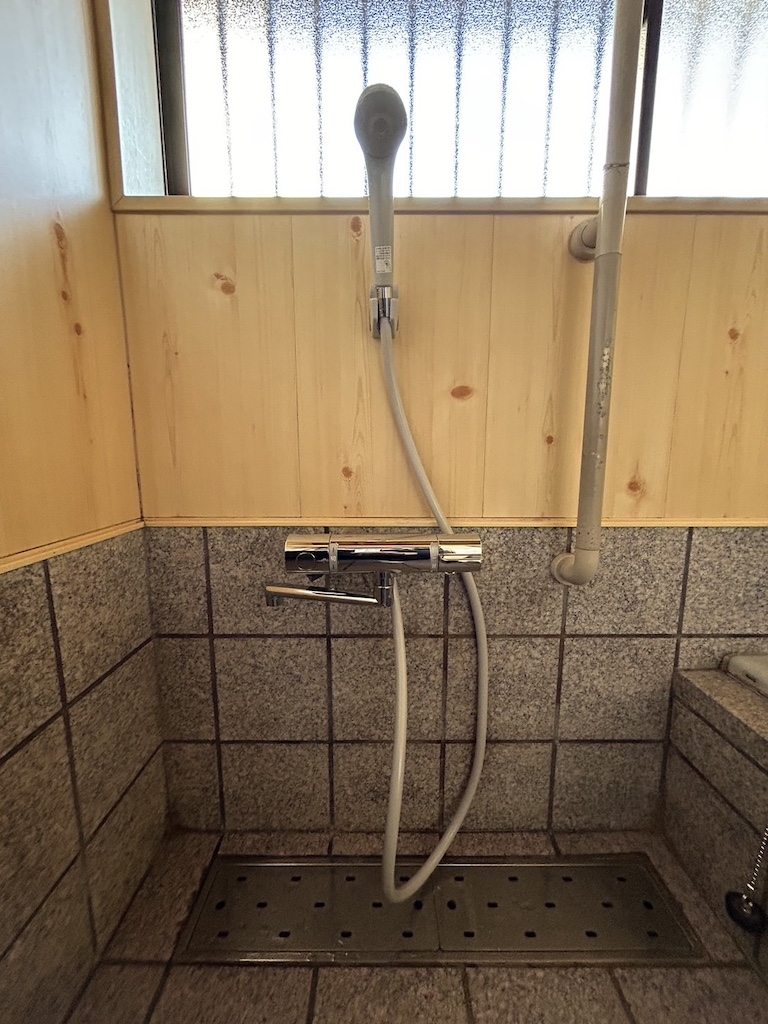 浴室シャワー水栓取替工事 画像