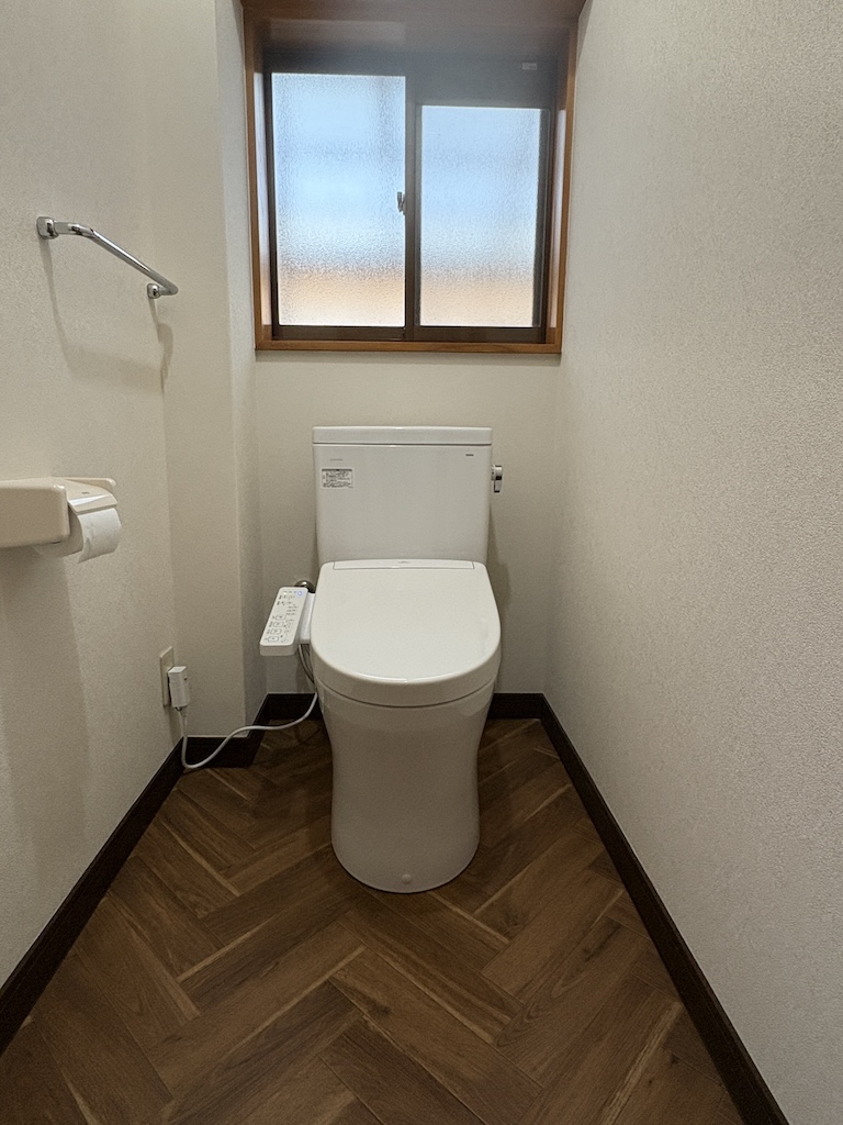 トイレ取替内装工事 画像