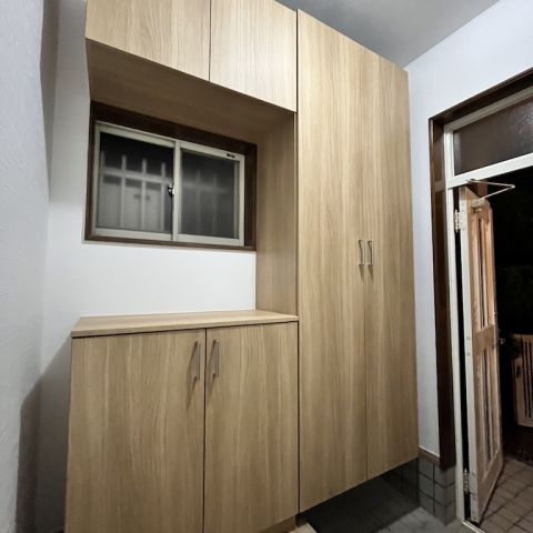 玄関収納取替工事