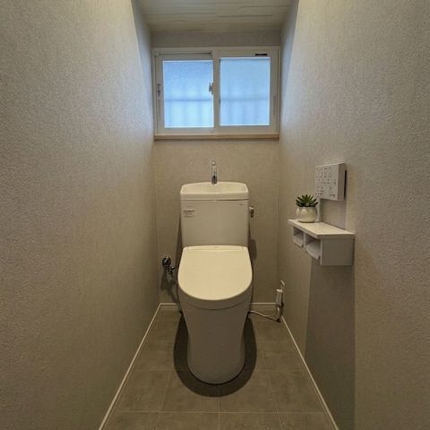 トイレ取替内装工事