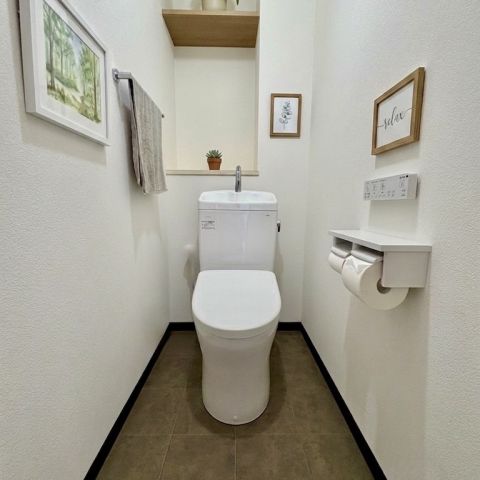 トイレ取替内装工事