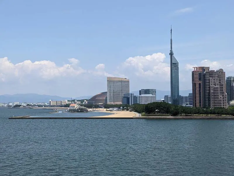 西区愛宕浜でマンションの解体作業
