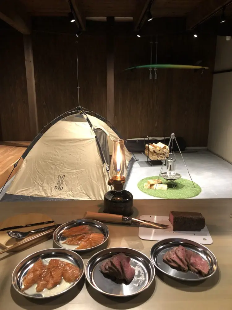 糸島市芥屋の展示場でグランピング気分 お肉を焼く