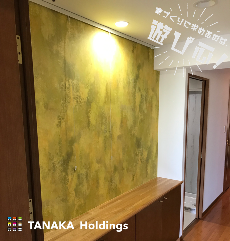 絵を飾る背景にアクセントクロス