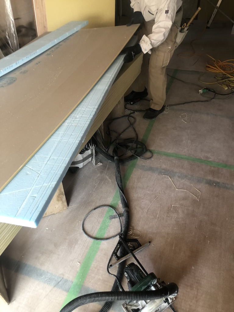 親方が、下地を作っています
