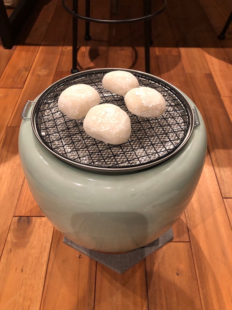 家キャン♪火鉢で餅